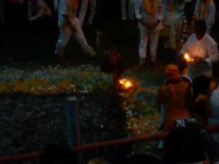 Marche sur le feu à la Ravine des cafres le 03/01/2010.