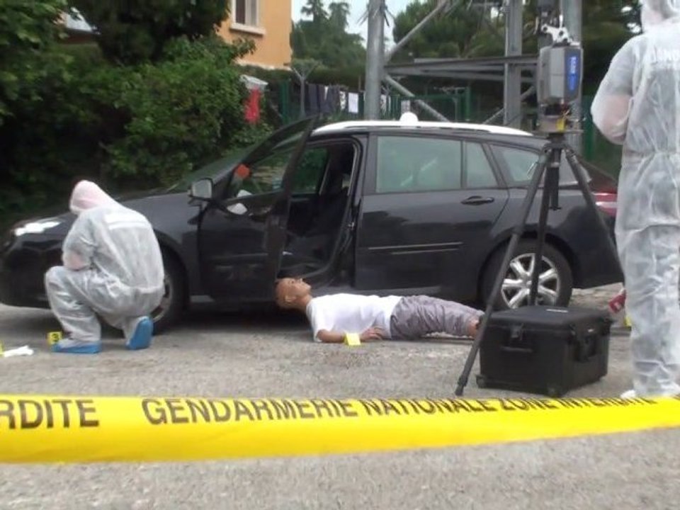 Remise de matériels à la "gendarmerie Scientifique"