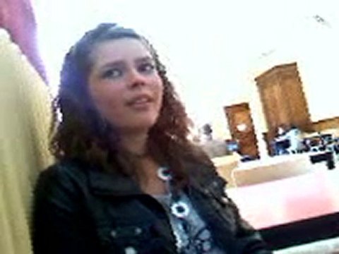 corine qui fait des crix d'animaux xD