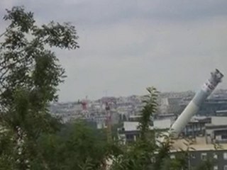 chop sticks : la cheminée TIRU foudroyée à Issy