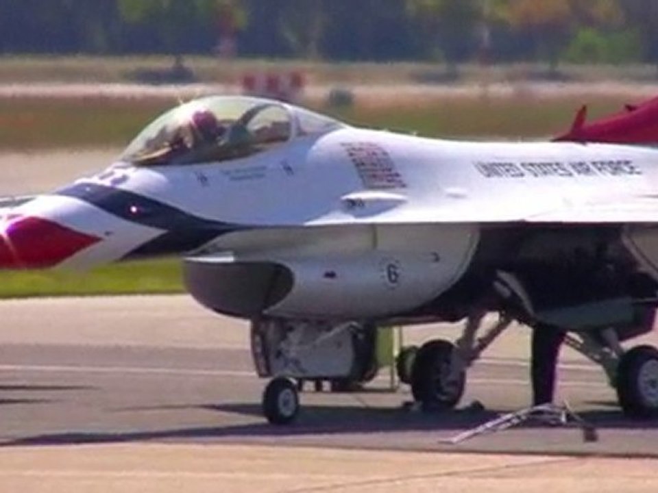 USAF Thunderbirds 2010 Part 1.