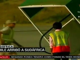 Selección chilena arribó a Sudáfrica, Suazo continúa les