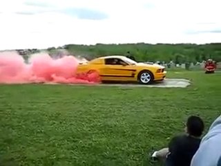 Mustang-Burnout-lastik yakma