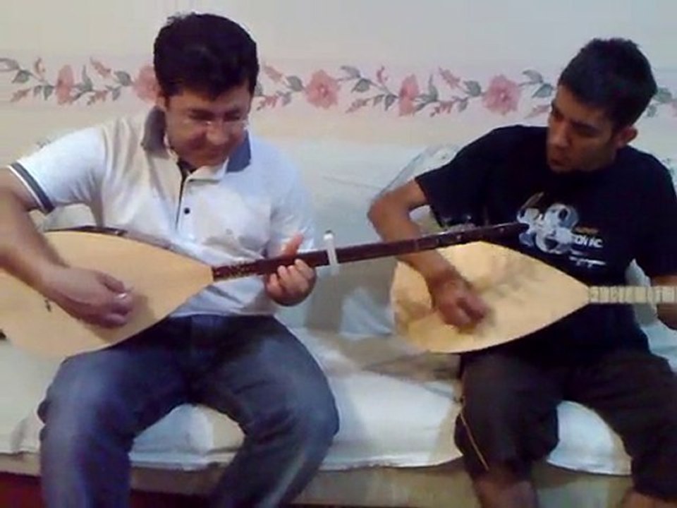 ETEK SARI SEN ETEKTEN SARISAN.....