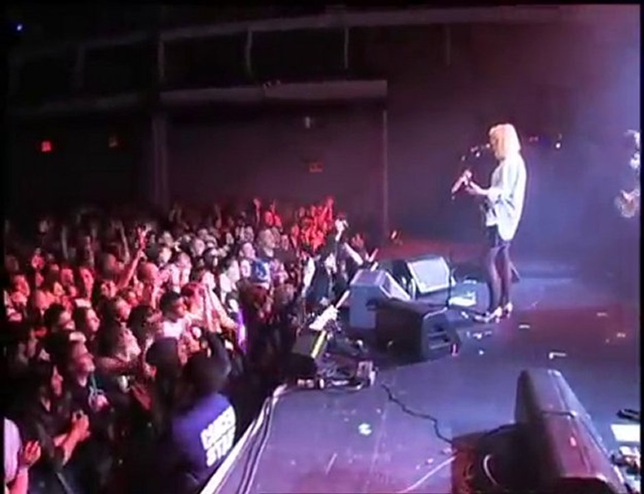 Courtney Love - Behind The Music teaser