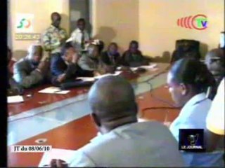 Georges Moyen échange avec les médecins et pharmaciens