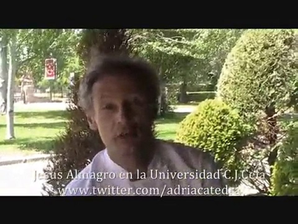 Jesus Almagro Conversando en la Universidad C.J.C