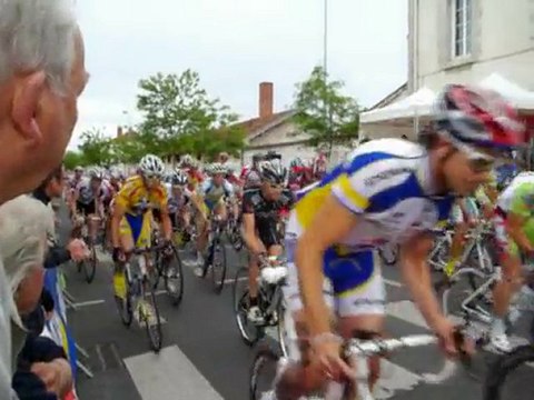 Grand Prix cycliste de la ville de Tours 2010 - le départ