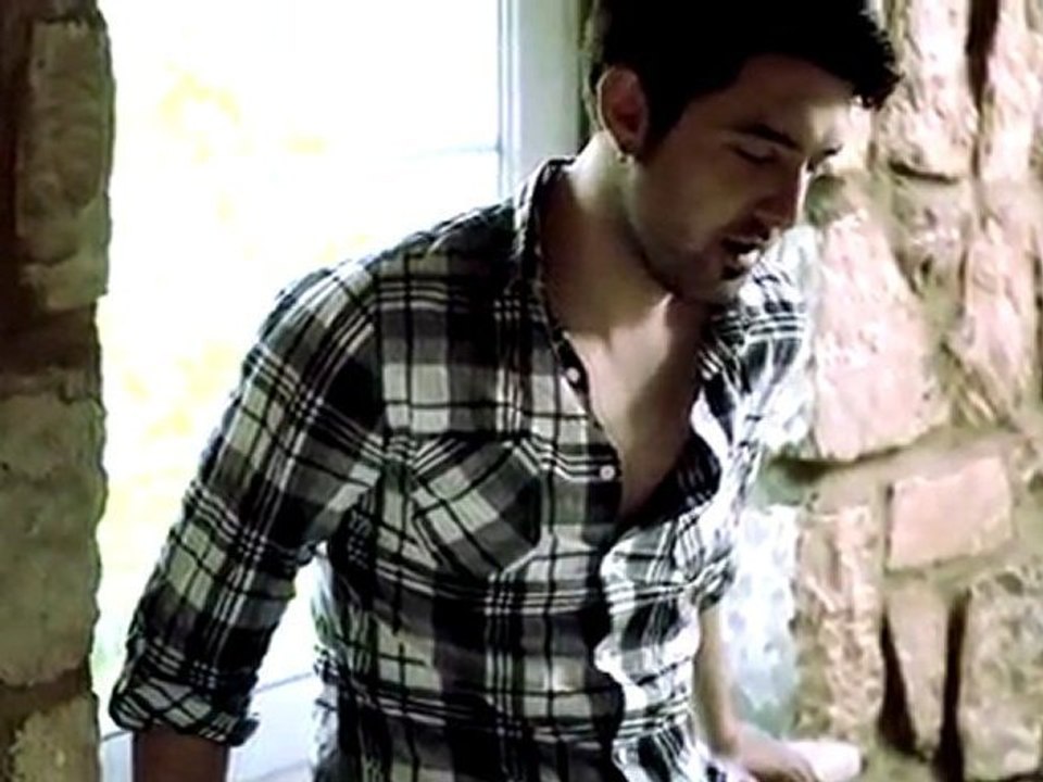 Ilkay Sipahi - Sarilip Günahina (2010) by Aluxton