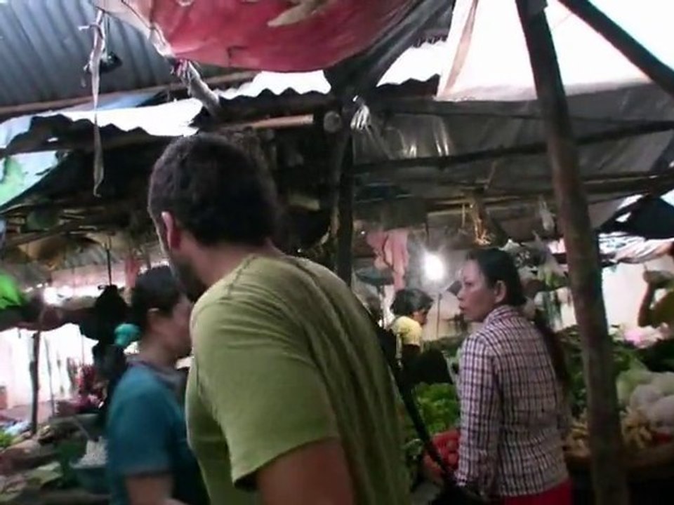 Viaje a Camboya 19 - Paseo por el mercado de Kompong Cham
