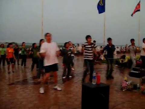 Cambodge 2010 - Line dance à Phnom Penh