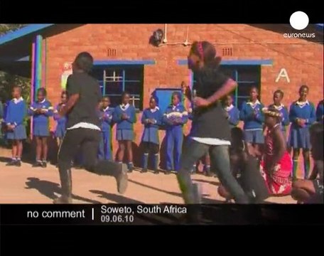 Shakira gives dance lesson in Soweto - no comment