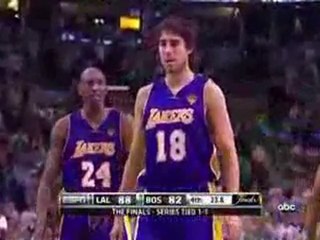 Kobe incita Vujacic in italiano