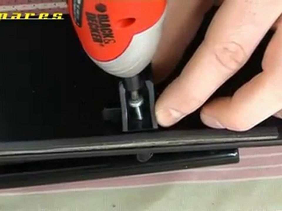 Replacing parts on an oven door Neff