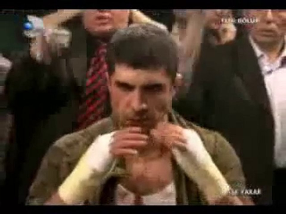 özcan deniz aşk yakar dövüş sahnesi