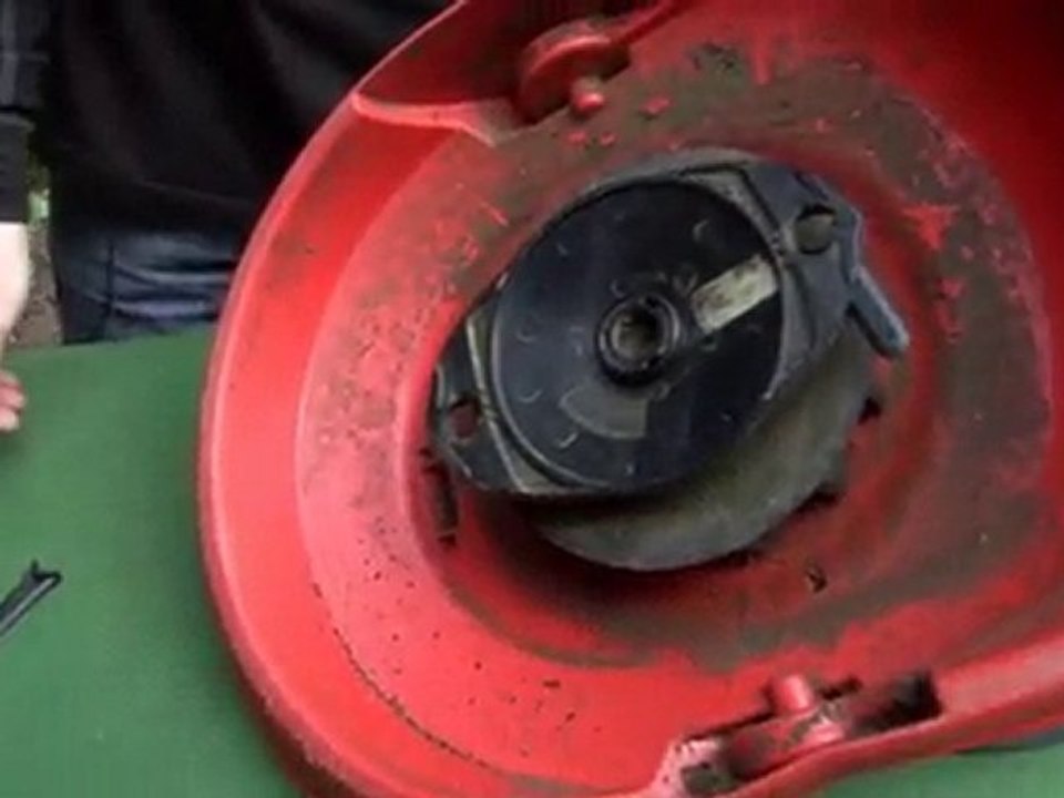 How to fit plastic Flymo lawnmower blades video Dailymotion