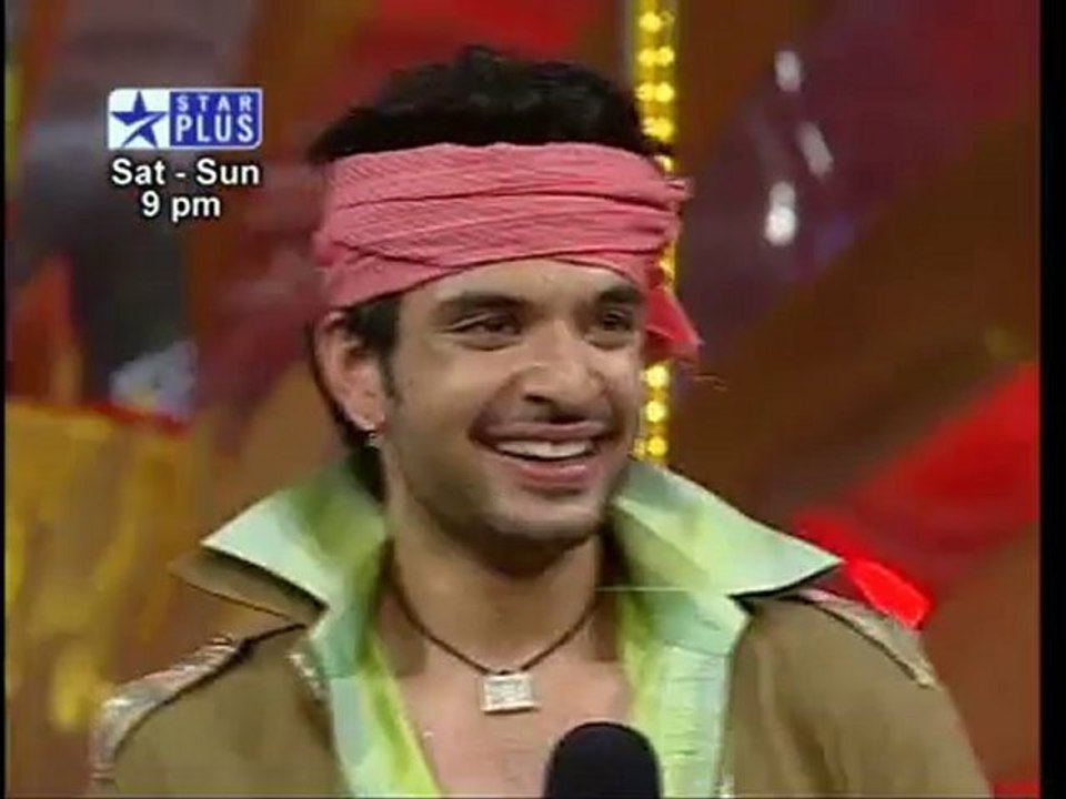 Arshad talks to Karan and Kritika