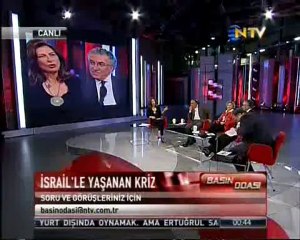 Nuray Mert ve Avni özgürel münakaşa ediyorlar..