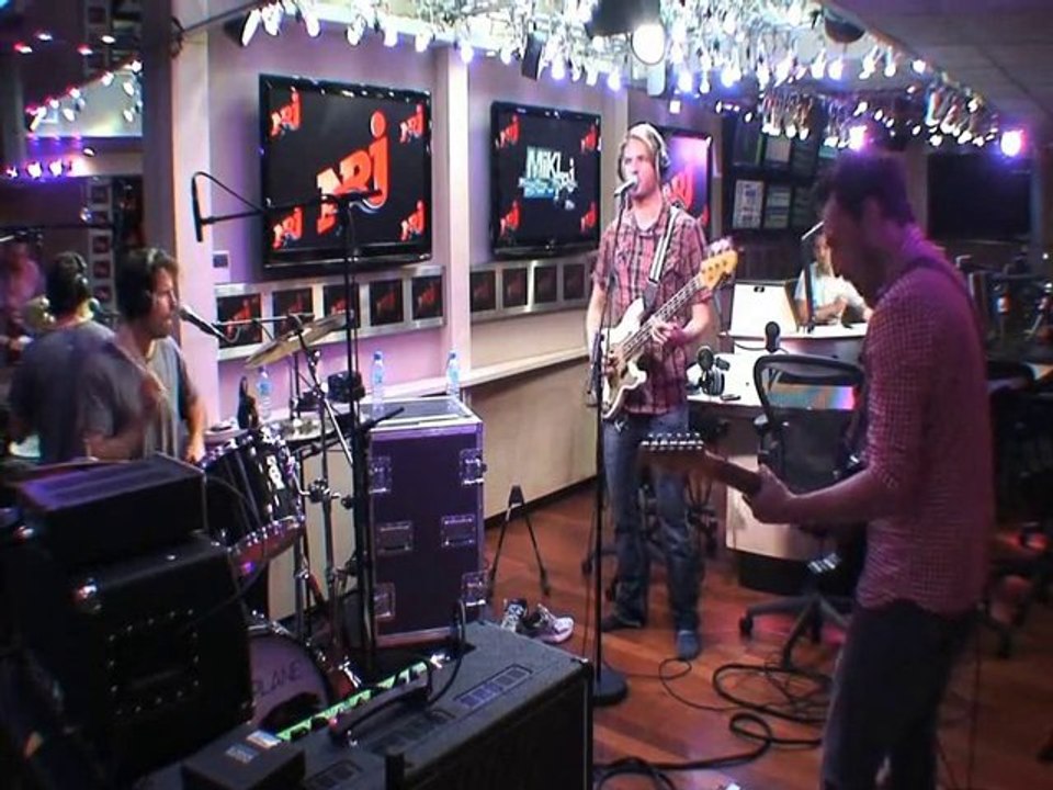 fiction plain - push me around live