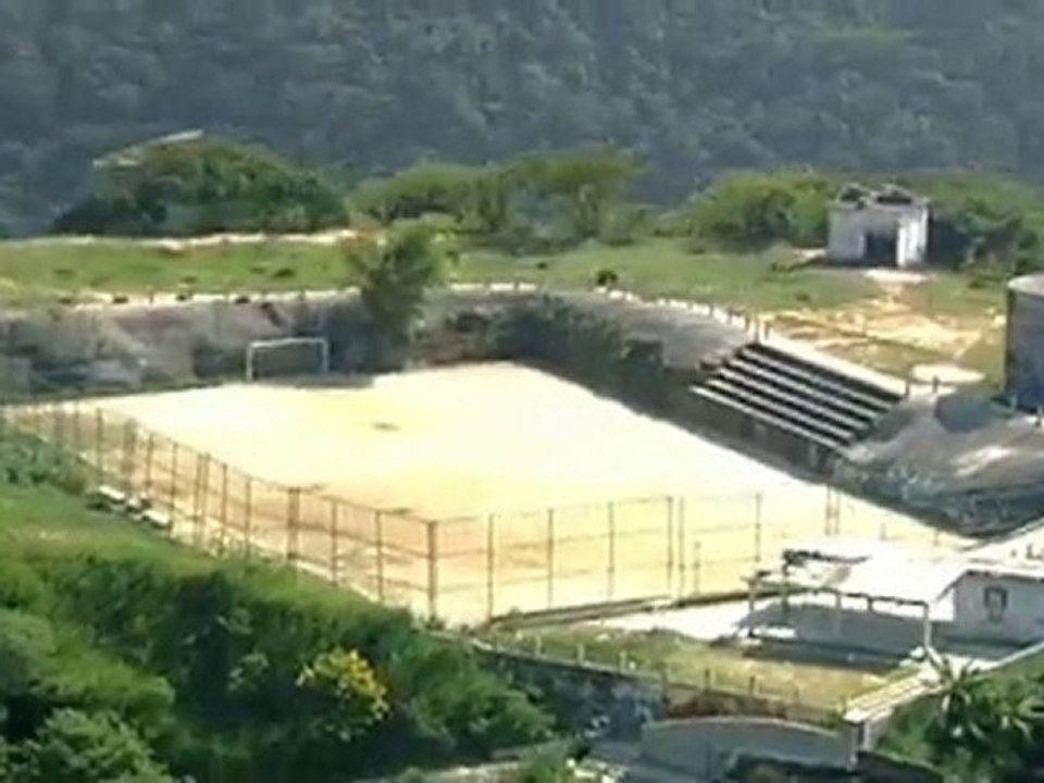 Favelas overview with Feira de Acari song_(Favela on Blast)