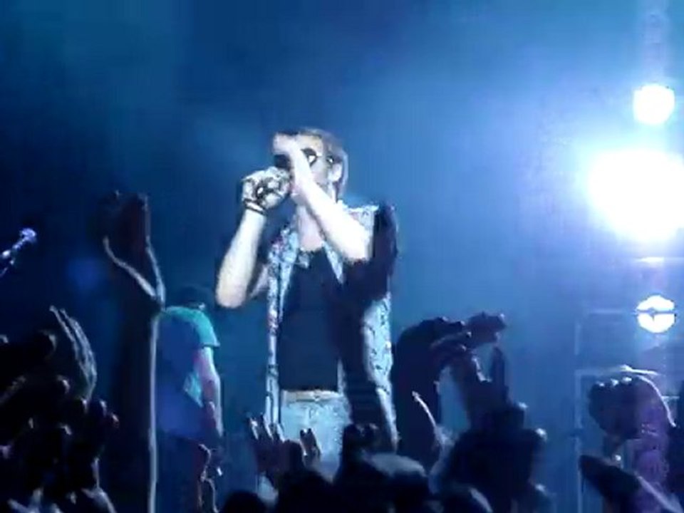 Kasabian au Bikini le 9/06/2010 : Shoot the runner