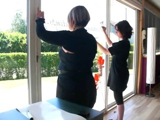 EKCREATION - étape 4 > pose slogan - stickers pour vitrine