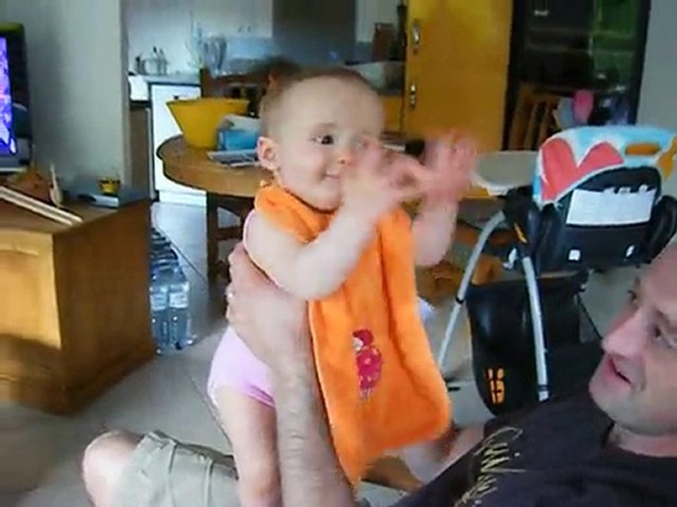 Justine danse avec son papa le 03 06 2010