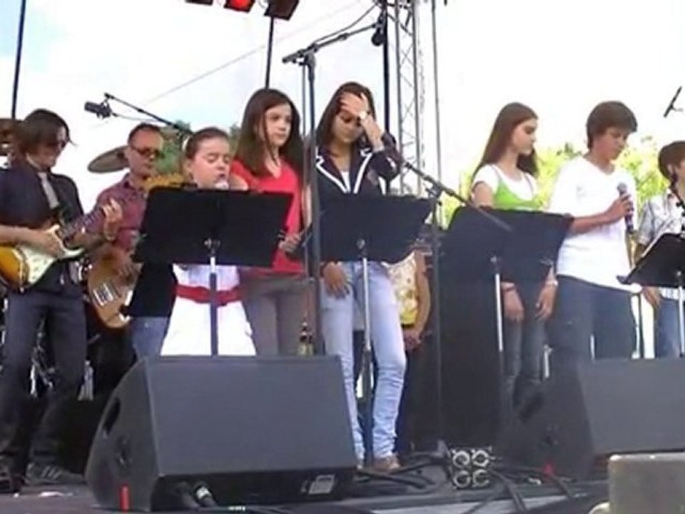 Ecole de musique Vertou Charivari 06/06/10 -"ding ding dong"