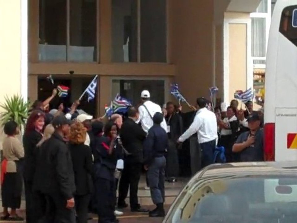 Άφιξη της εθνικής στο ξενοδοχείο στο Πορτ Ελίζαμπεθ 2