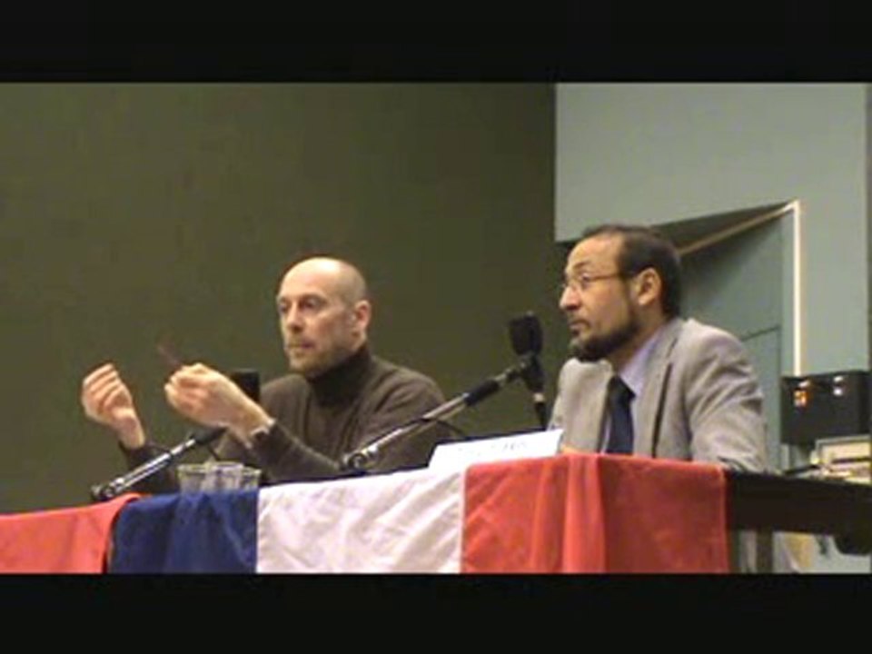 Alain Soral détruit calmement un "Fdesouche" (identitaire)