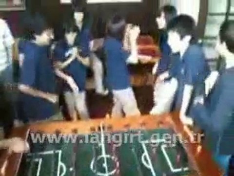 Forum Langırt - Ortaokullu Çocuklar Langırt Oynuyor