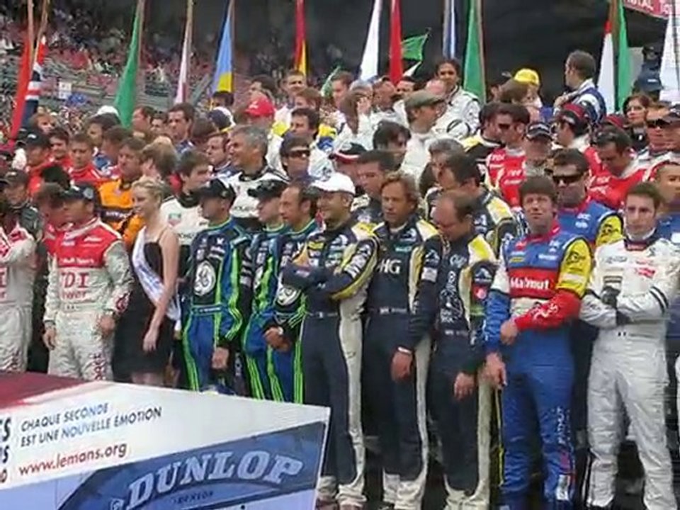 24 heures : photo officielle des pilotes avec miss 24 Heures