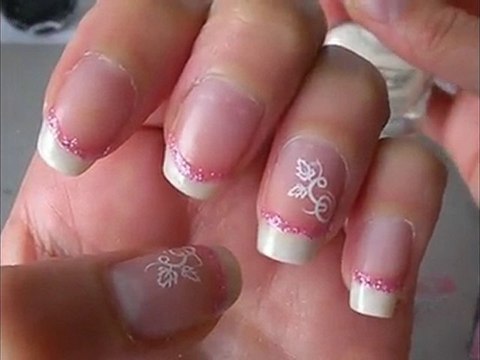 french manucure naturelle + déco stamping nail art A02