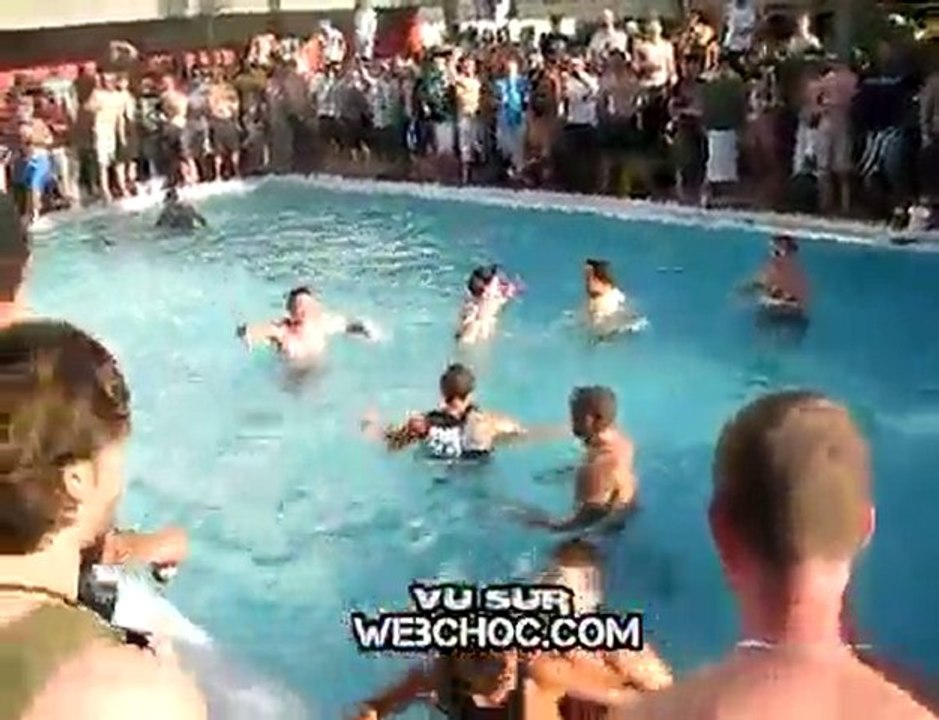 Bagarre dans une piscine lors de Springbreak