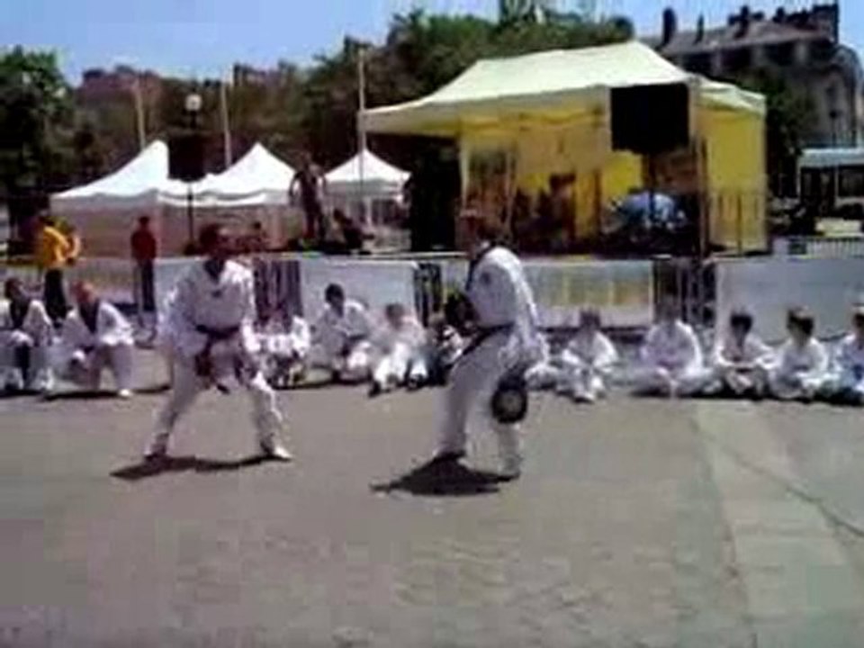Kwang Myung Dojang - démonstration de TAEKWONDO le 5juin2010