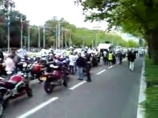 manif moto grenoble petite pause devant l'hotel de ville