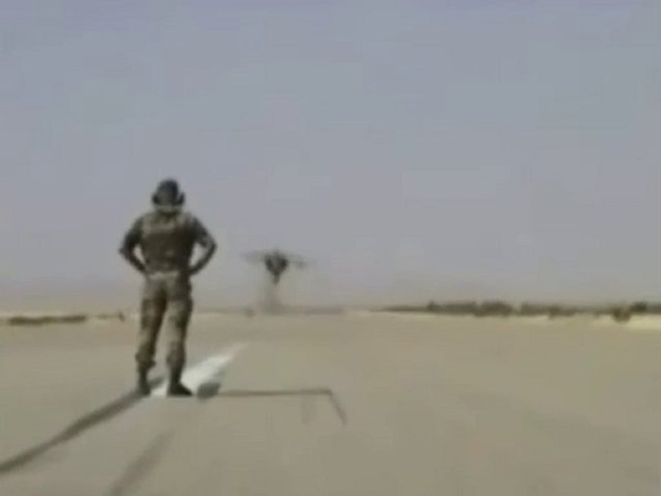 Fighter planer 27s incredible fly-by caught on camera