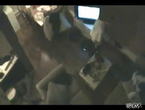 Mec bourré tombe du balcon