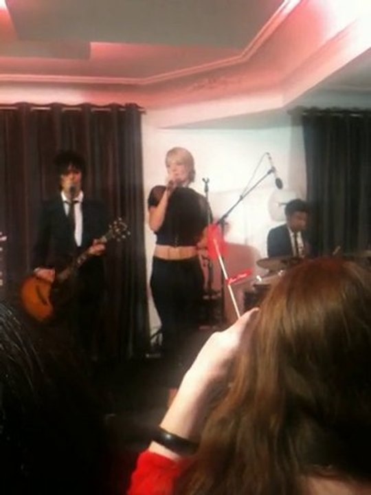 Sunday Girl - Florrie