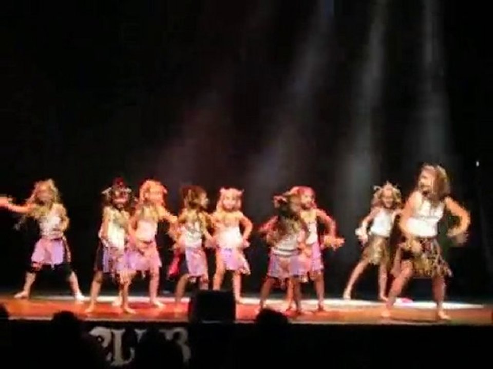 DANSE AFRICAINE EMELINE AVEC DIZZY DANSE AU PASINO