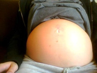 baby bouge et fait l'alien