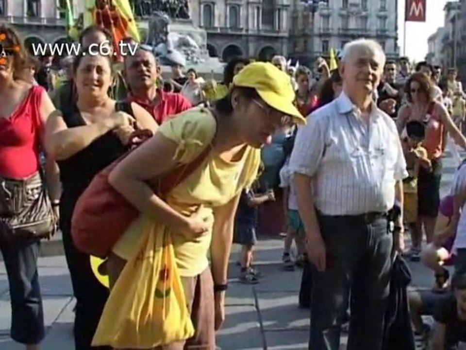 Piazza Duomo. Flash mob per la scuola pubblica