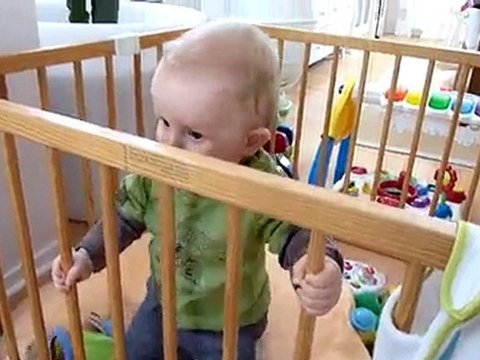 20100611 Romain debout ds son parc