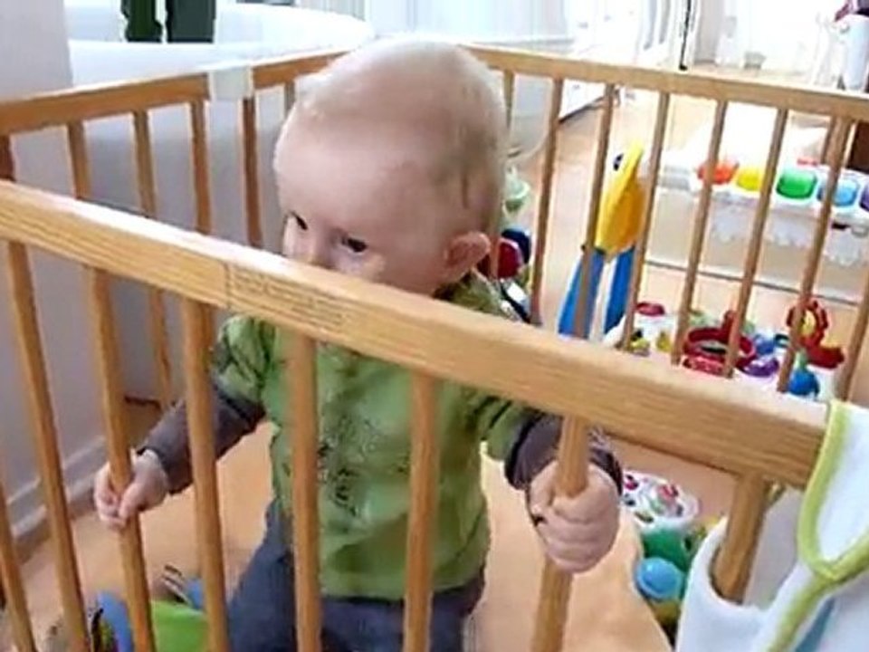 20100611 Romain debout ds son parc