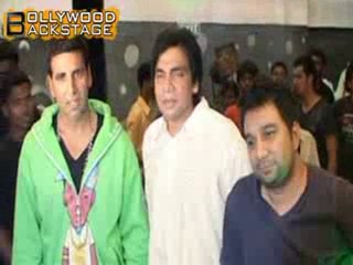 Akshay Kumar Turns Singer In Khatta Metha
