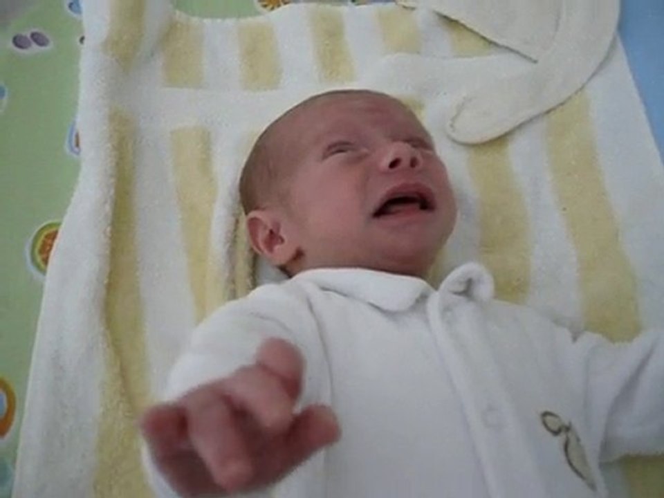 bébé à 4 semaines