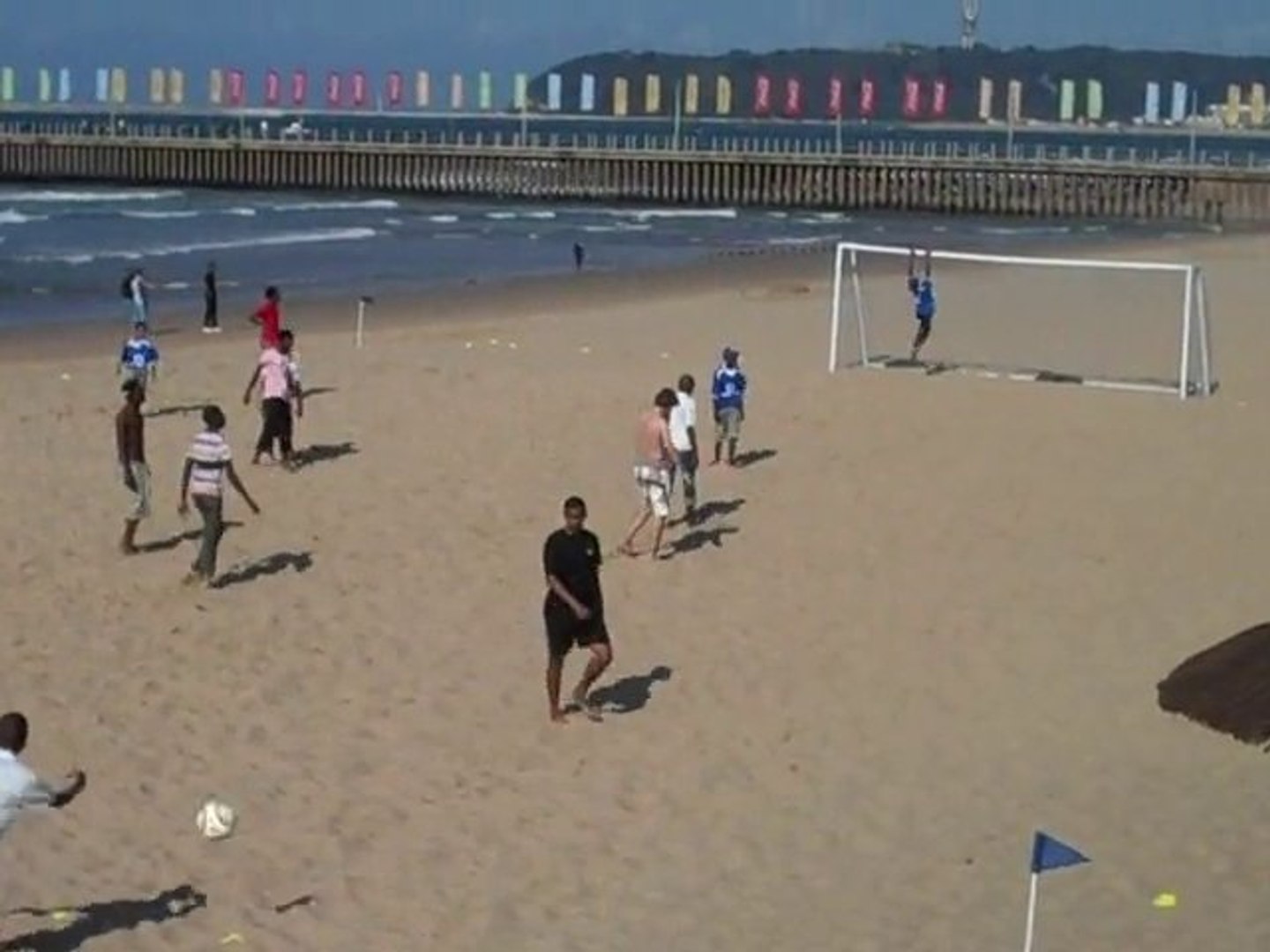 Ποδόσφαιρο στην παραλία του Ντέρμπαν - video Dailymotion