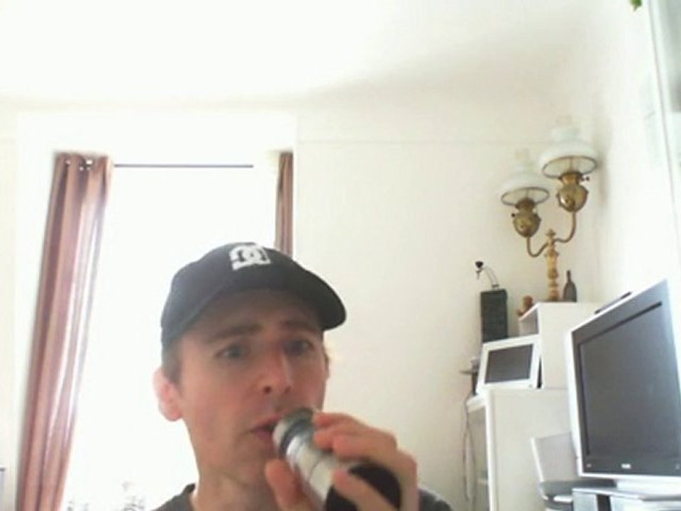 Wiwi égratigne "dingue dingue dingue"