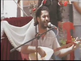 EMRAH METİN    YÜRÜYORUM DİKENLERİN ÜSTÜNDE