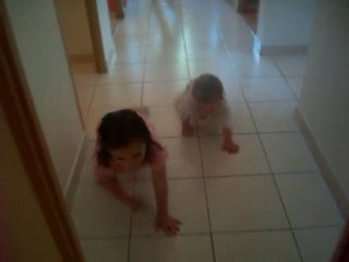 Mathias fait du 4 pattes